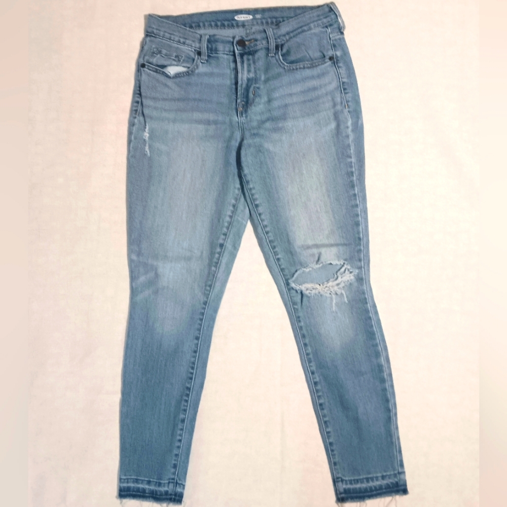 Old Navy - Women's Distressed Jeans, Curvy Skinny style, Light Blue, size 4 GUC